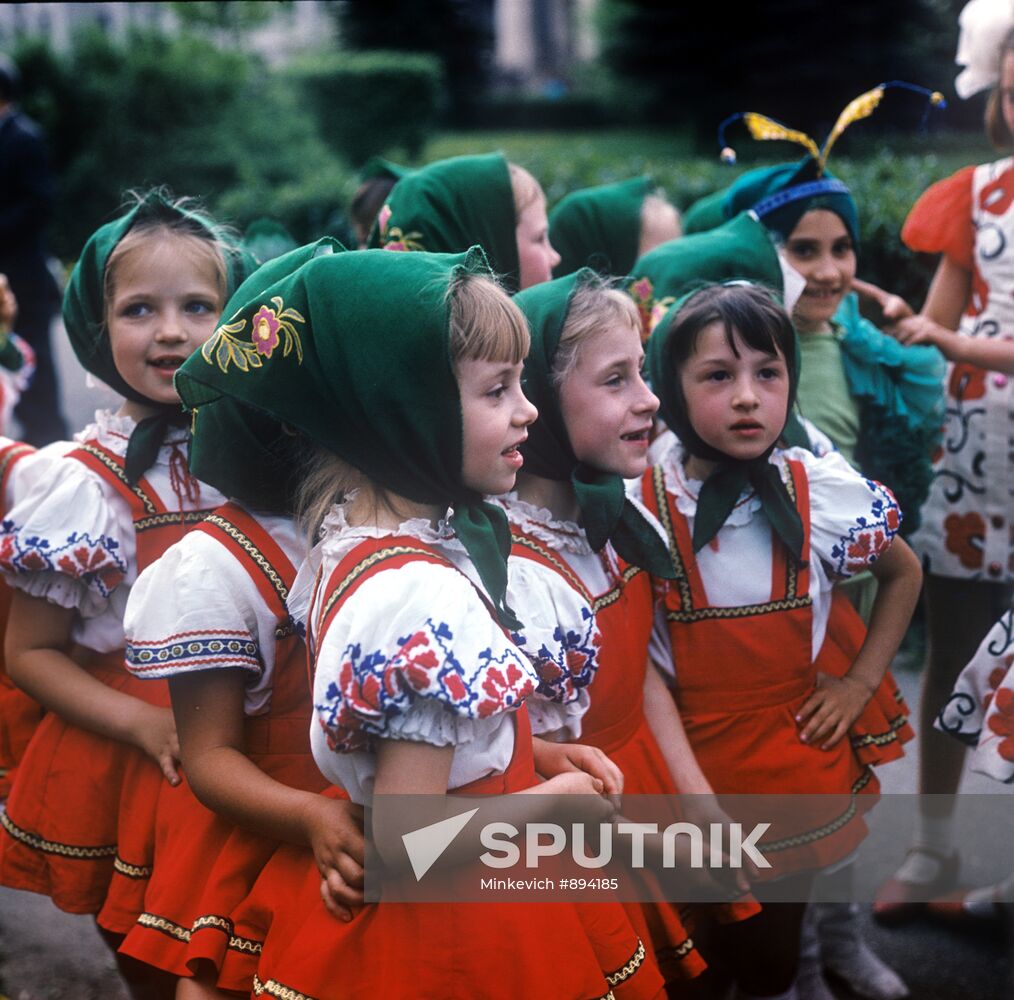 The Alyonka dance company