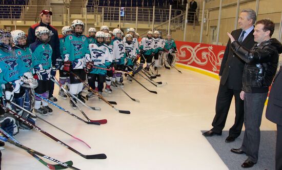Dmitry Medvedev visits Yantar sports complex