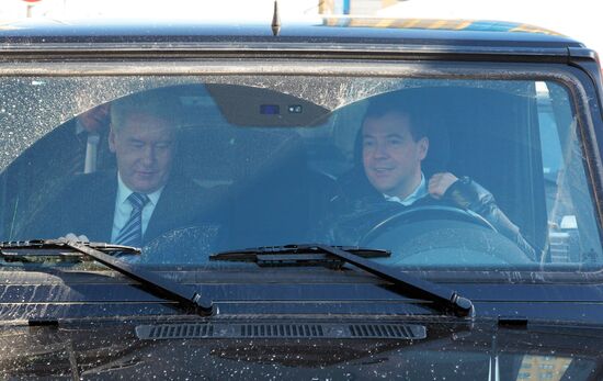 Dmitry Medvedev visits Yantar sports complex