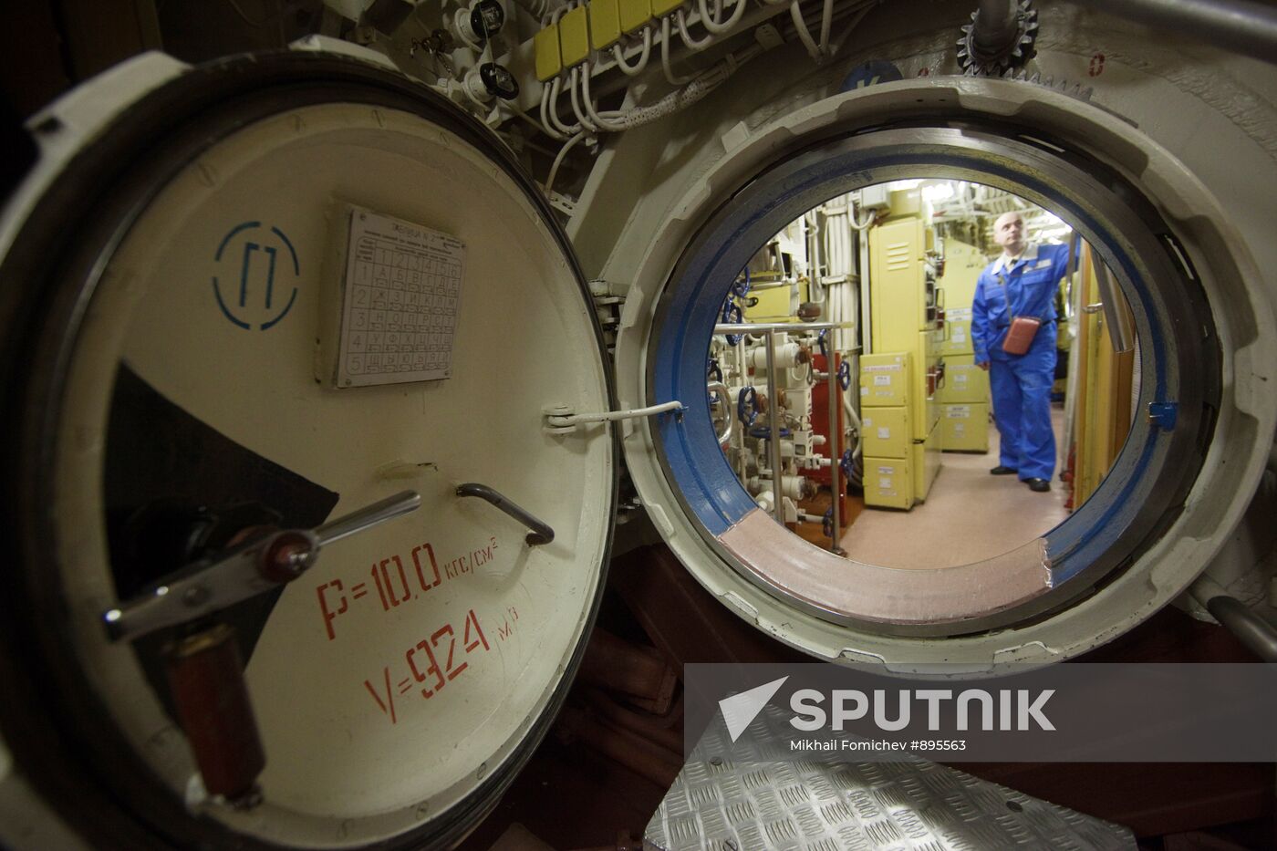 Hatch between sections of Karelia nuclear submarine