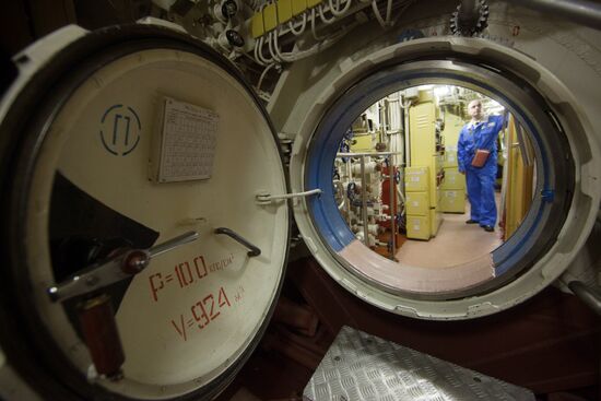 Hatch between sections of Karelia nuclear submarine