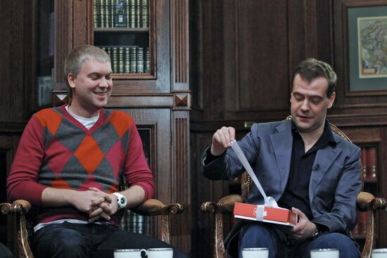 Dmitry Medvedev speaks with Comedy Club project participants