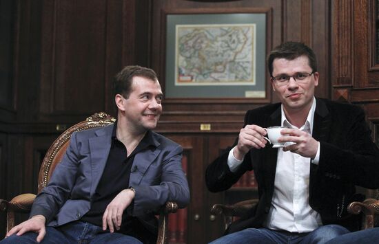Dmitry Medvedev speaks with Comedy Club project participants