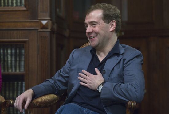 Dmitry Medvedev speaks with Comedy Club project participants
