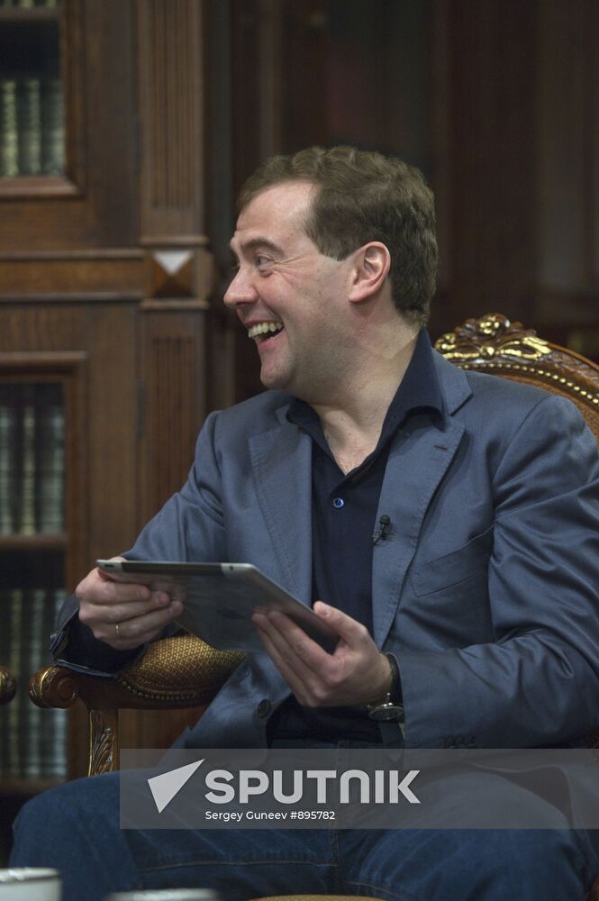 Dmitry Medvedev speaks with Comedy Club project participants