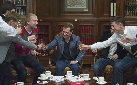 Dmitry Medvedev meets Comedy club project participants