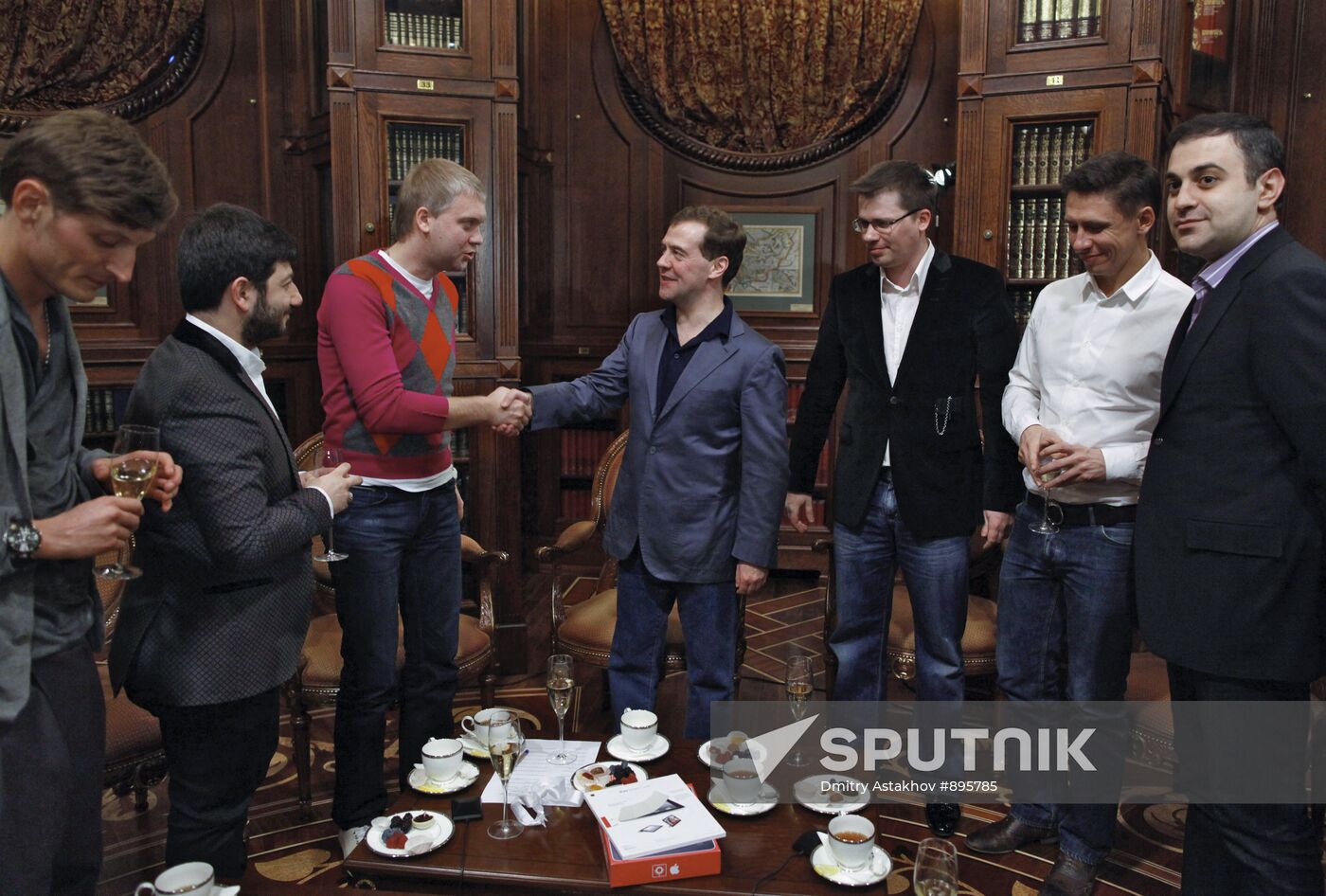 Dmitry Medvedev meets Comedy club project participants