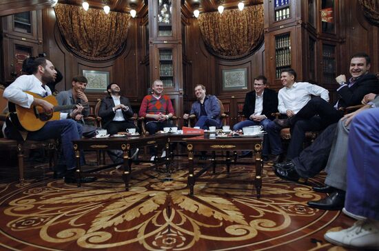 Dmitry Medvedev speaks with Comedy Club project participants