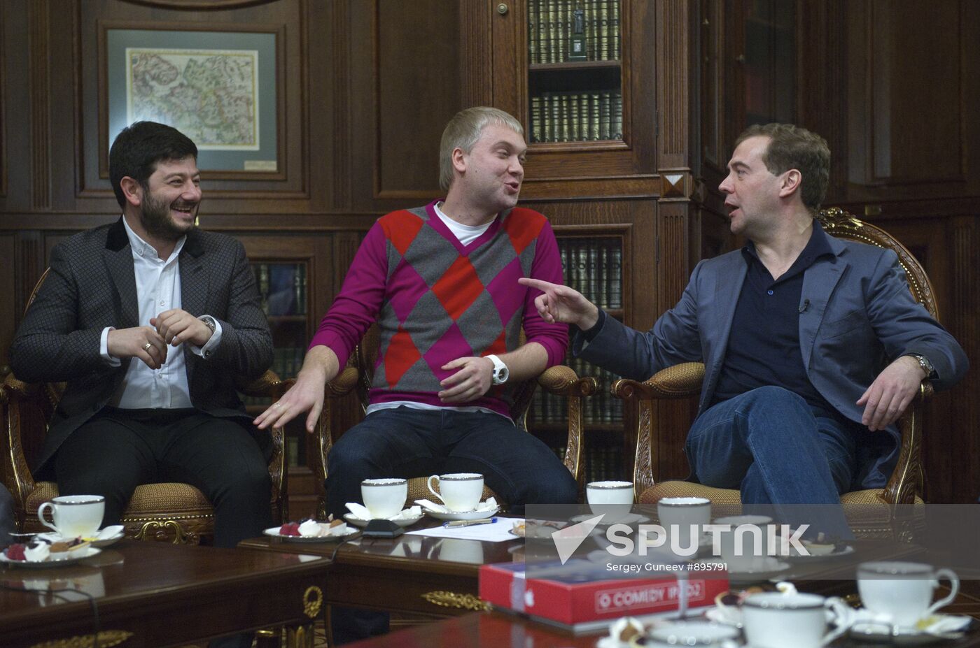 Dmitry Medvedev meets Comedy club members