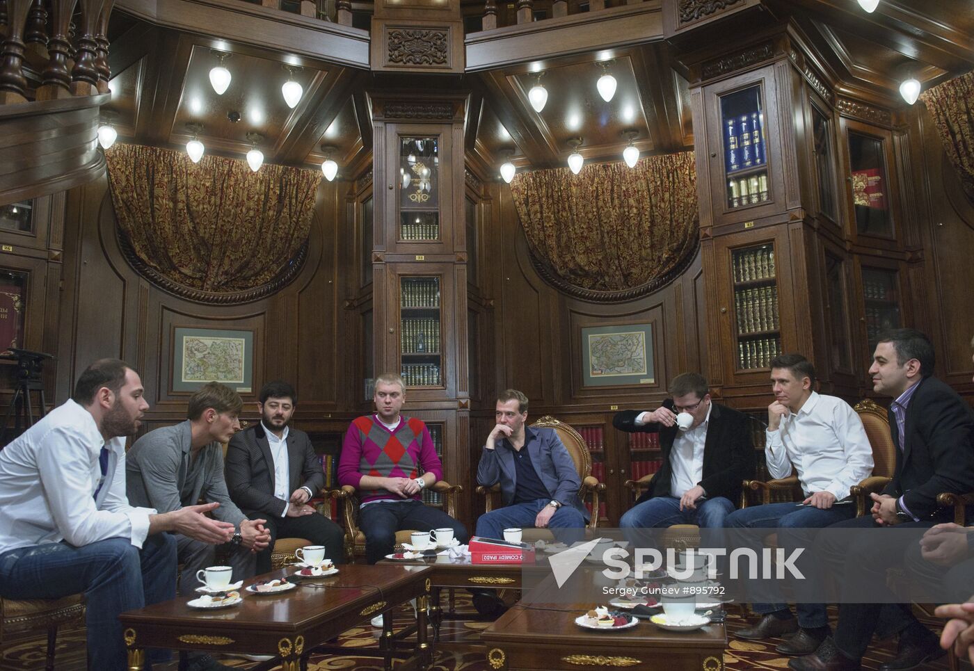 Dmitry Medvedev meets Comedy club project participants