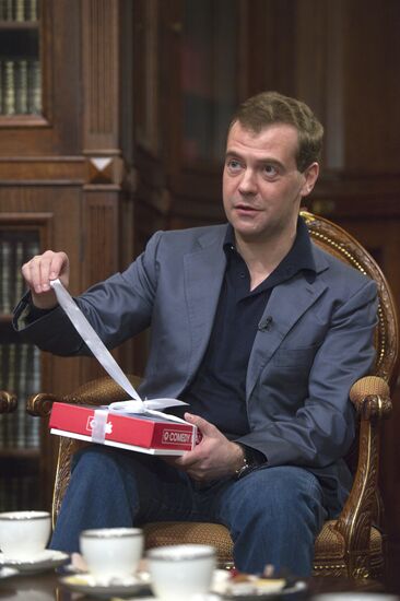 Dmitry Medvedev meets Comedy club project participants