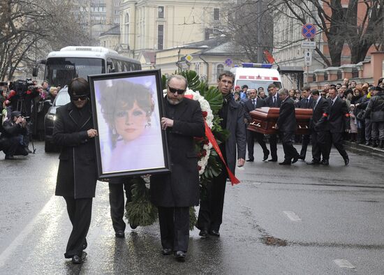 Paying last respects to actress Lyudmila Gurchenko