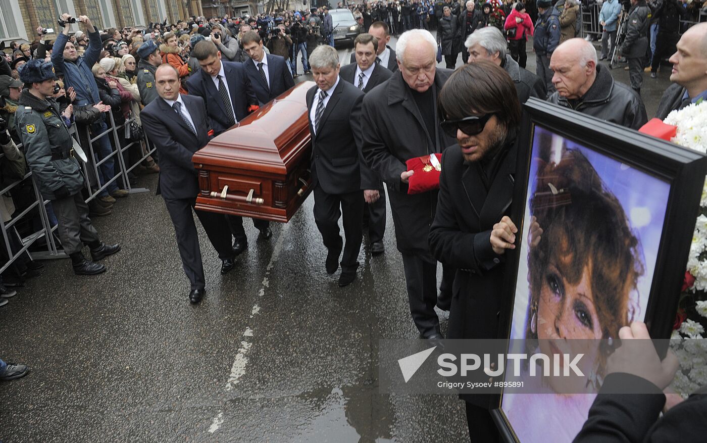Paying last respects to actress Lyudmila Gurchenko