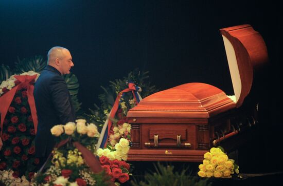 Paying last respects to actress Lyudmila Gurchenko