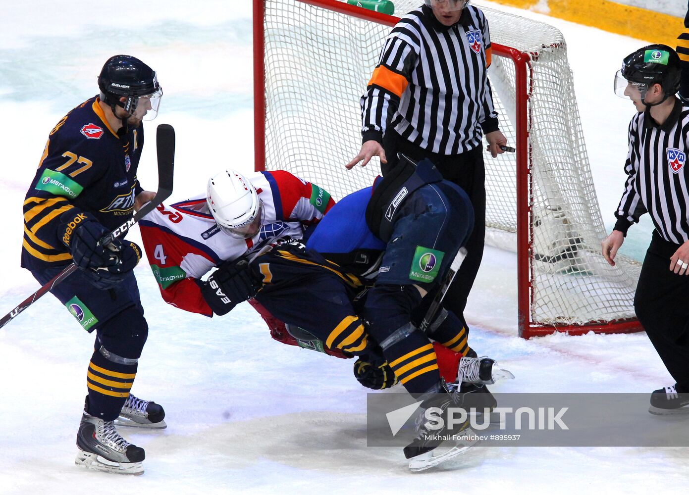Hockey. KHL. Match Atlant - Lokomotiv