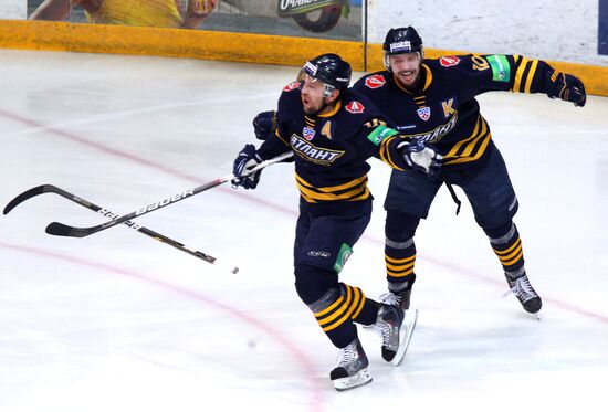 Hockey. KHL. Match Atlant - Lokomotiv