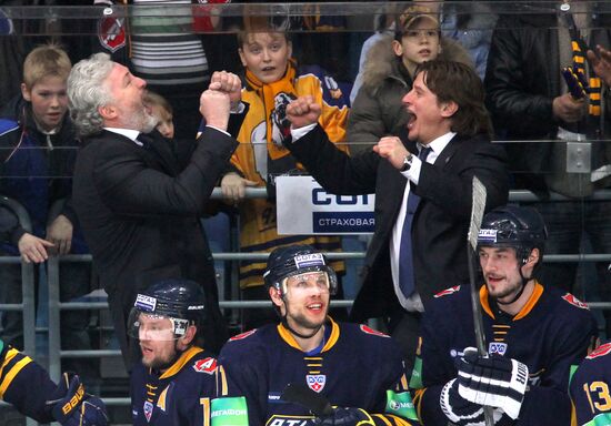 Hockey. KHL. Match Atlant - Lokomotiv