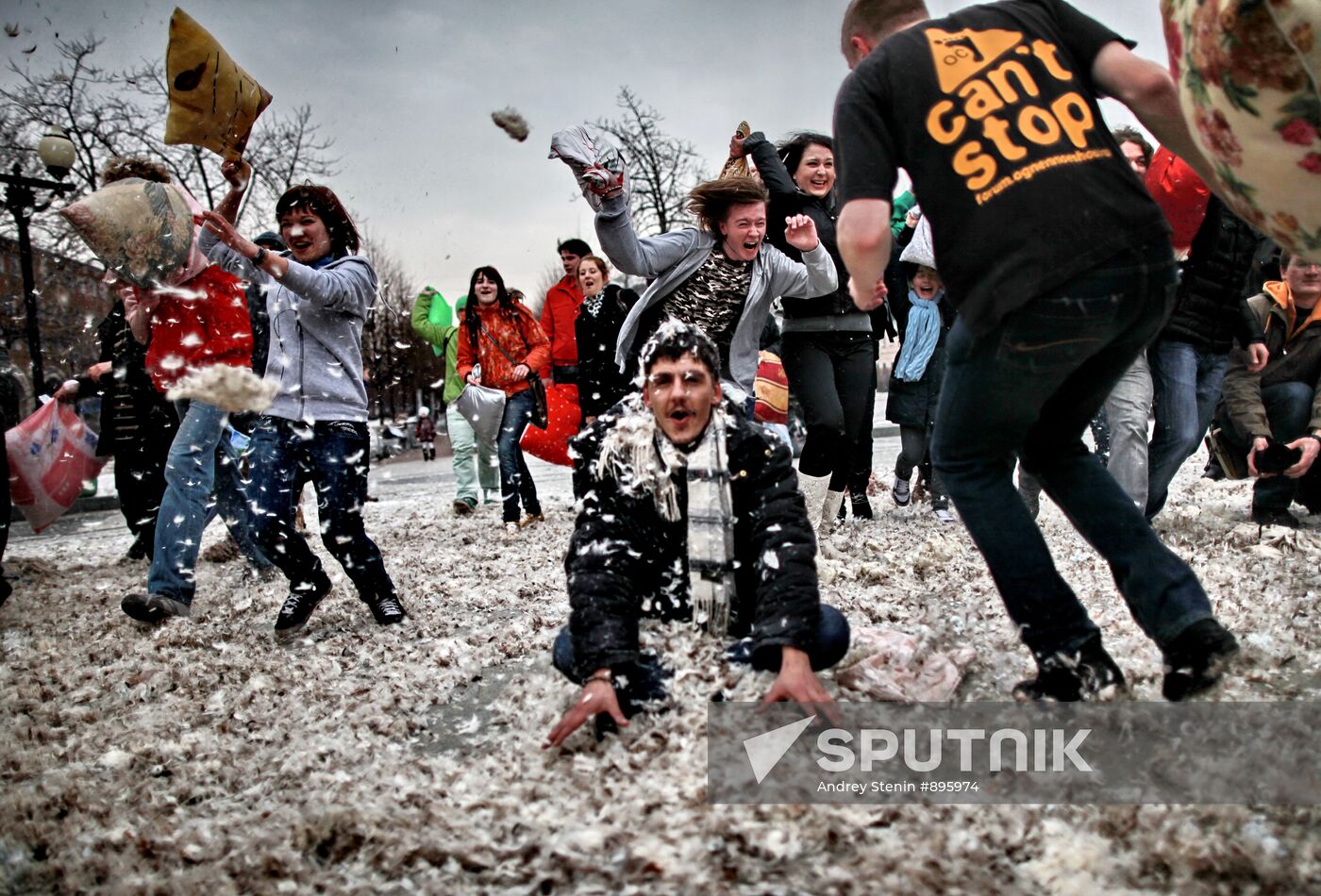 Flash-mob "pillow fight" in Moscow