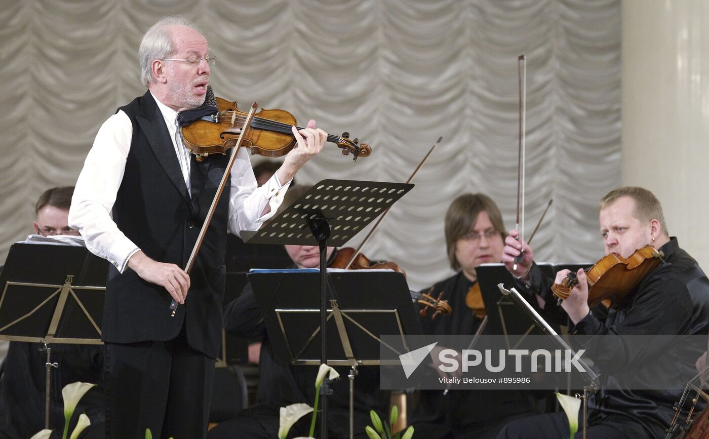 Performance of "Kremerata Baltica" chamber orchestra