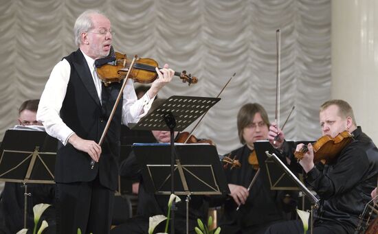 Performance of "Kremerata Baltica" chamber orchestra