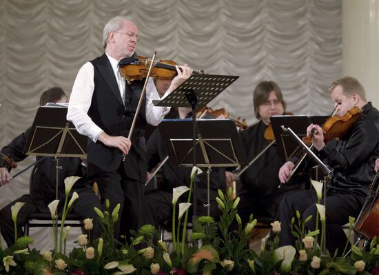 Performance of "Kremerata Baltica" chamber orchestra