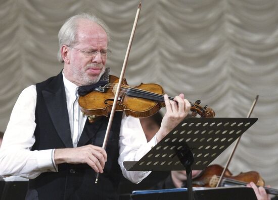 Performance of "Kremerata Baltica" chamber orchestra