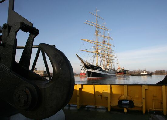 Sailing ship "Kruzenshtern" out on a training voyage
