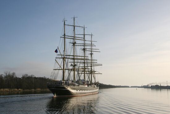 Sailing ship "Kruzenshtern" out on a training voyage