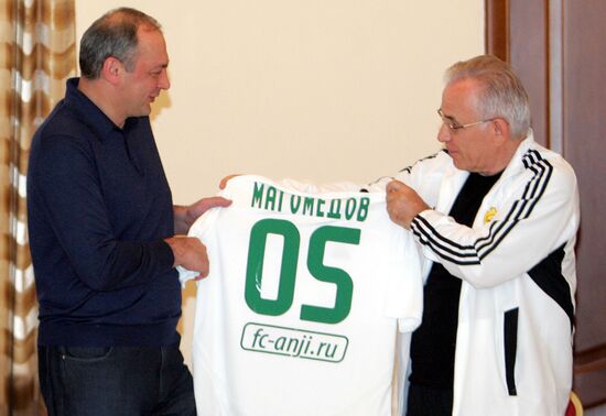 FC Anzhi players meet with Magomedsalam Magomedov