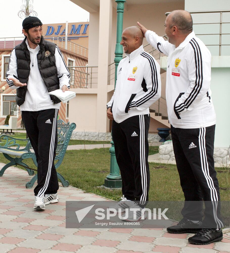 FC Anzhi players meet with Magomedsalam Magomedov