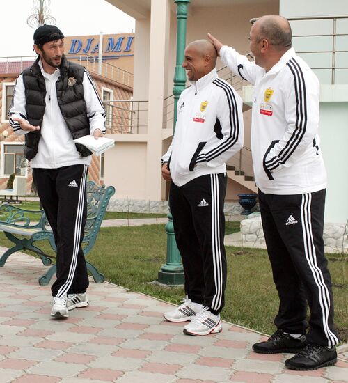 FC Anzhi players meet with Magomedsalam Magomedov