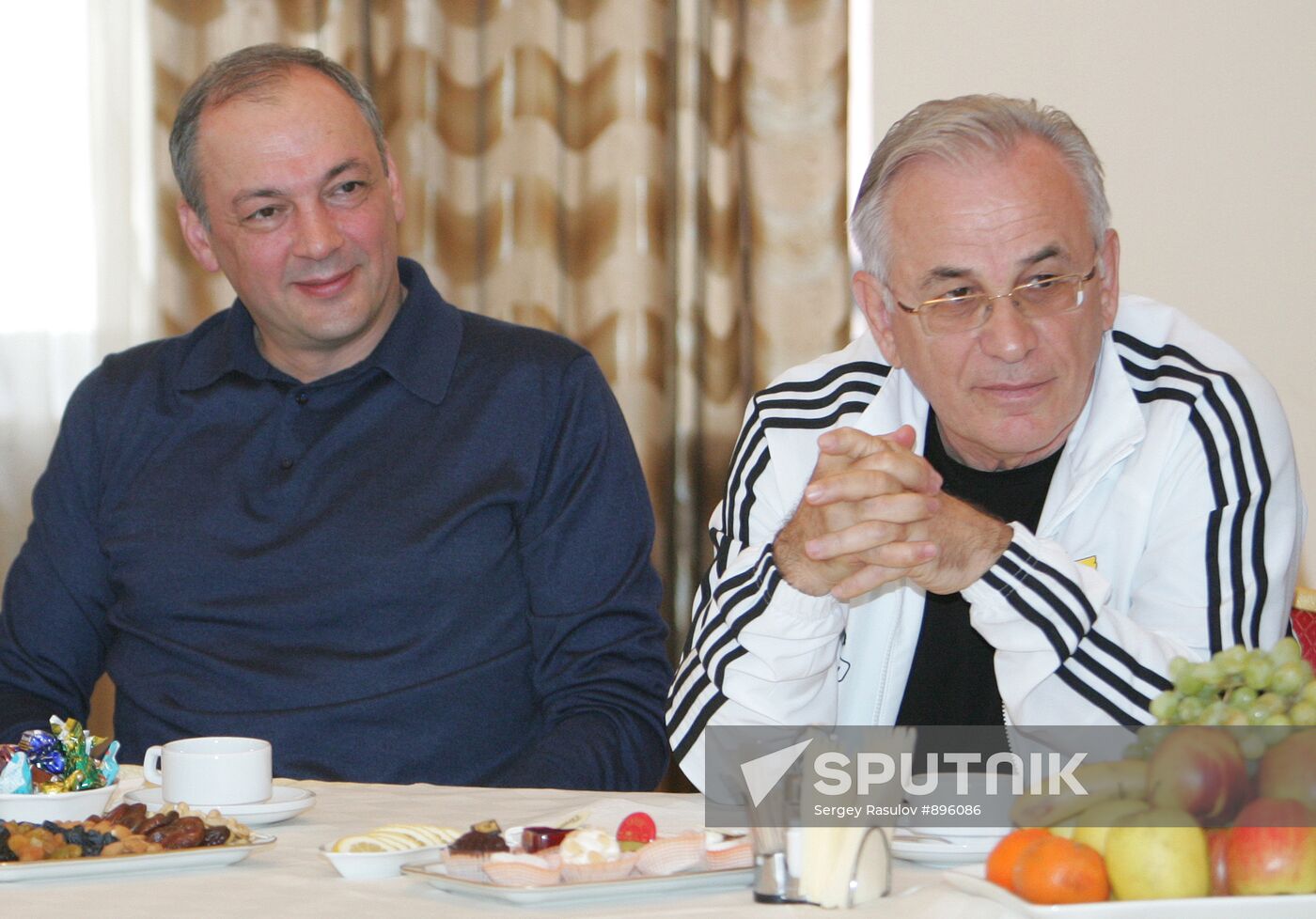 FC Anzhi players meet with Magomedsalam Magomedov