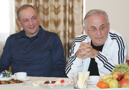 FC Anzhi players meet with Magomedsalam Magomedov