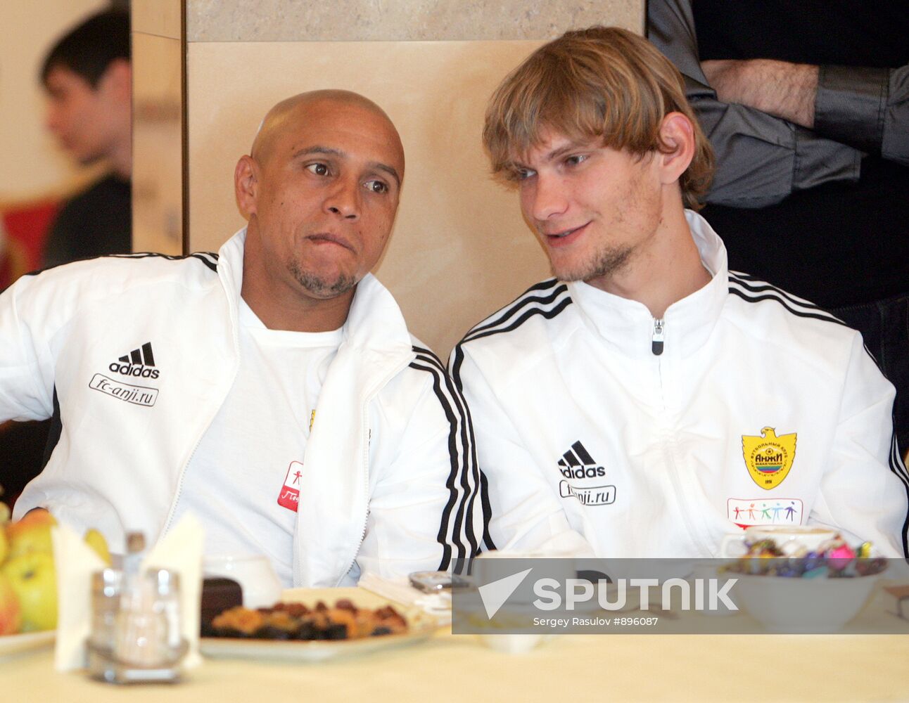 FC Anzhi players meet with Magomedsalam Magomedov