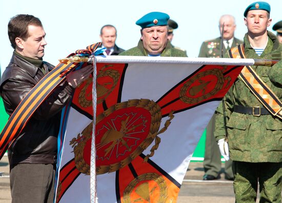 Dmitry Medvedev visits 45th Airborne Regiment
