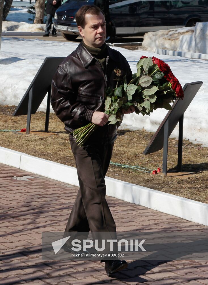 Dmitry Medvedev visits Airborne Force's 45th Regiment