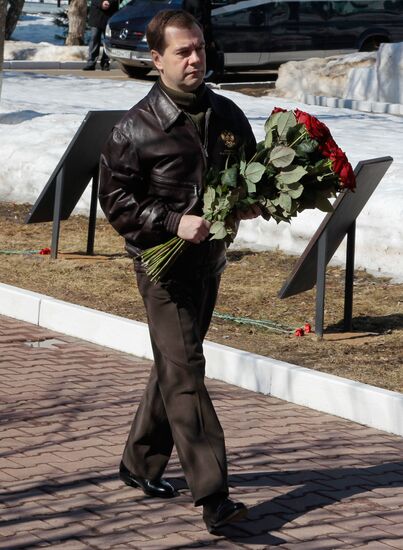 Dmitry Medvedev visits Airborne Force's 45th Regiment