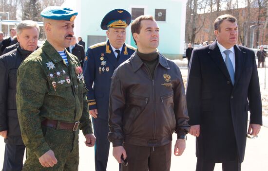 Dmitry Medvedev visits 45th Airborne Regiment
