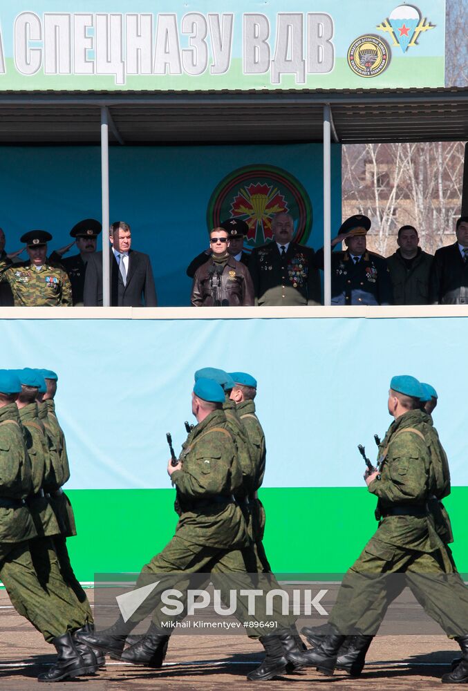 Dmitry Medvedev visits 45th Airborne Regiment