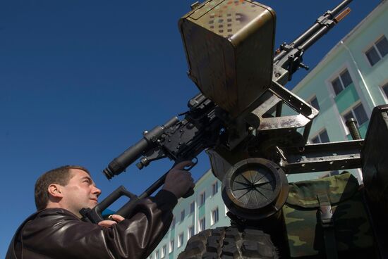 Dmitry Medvedev visits Russian Airborne Troops regiment No.45