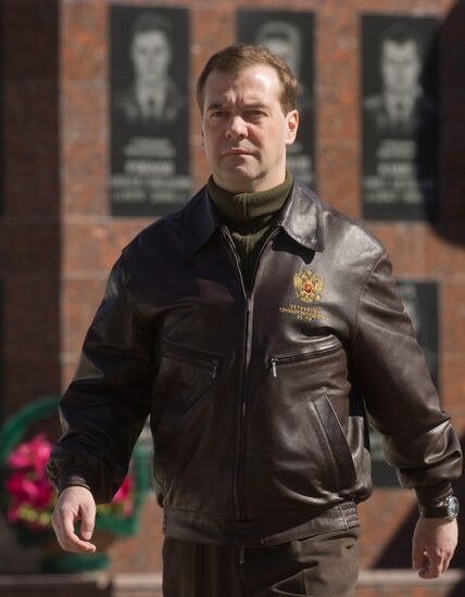 Dmitry Medvedev visits 45th Airborne Regiment