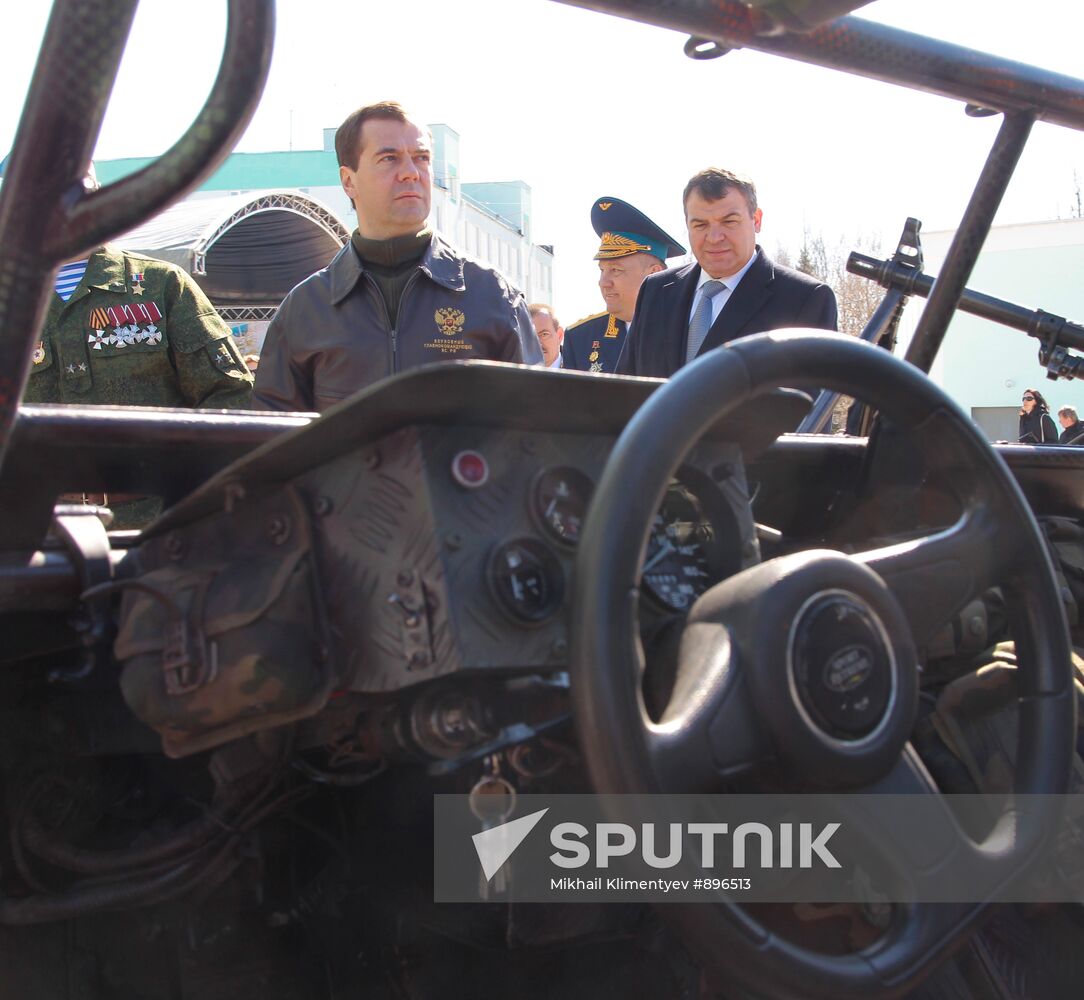 Dmitry Medvedev visits 45th Airborne Regiment