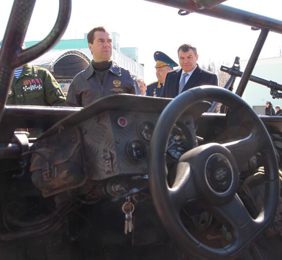 Dmitry Medvedev visits 45th Airborne Regiment