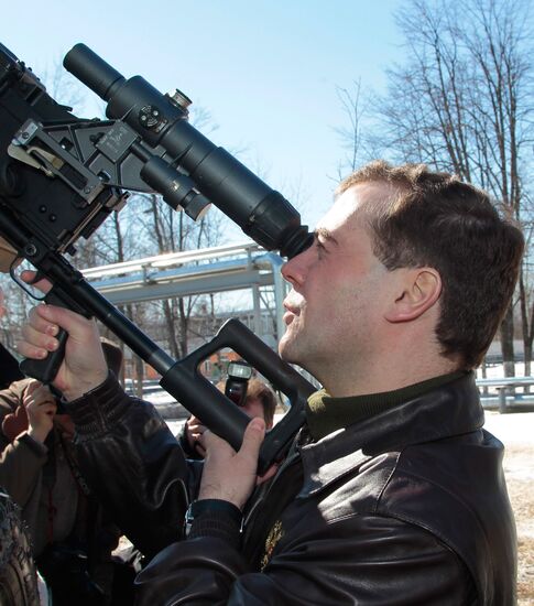 Dmitry Medvedev visits 45th Airborne Regiment