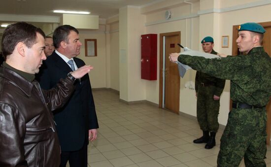 Dmitry Medvedev visits 45th Airborne Regiment