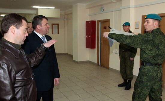 Dmitry Medvedev visits 45th Airborne Regiment