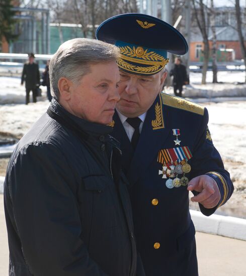 Boris Gromov, Vladimir Shamanov