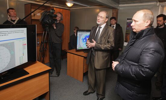 Vladimir Putin gets acquainted with weather radar in Valdai