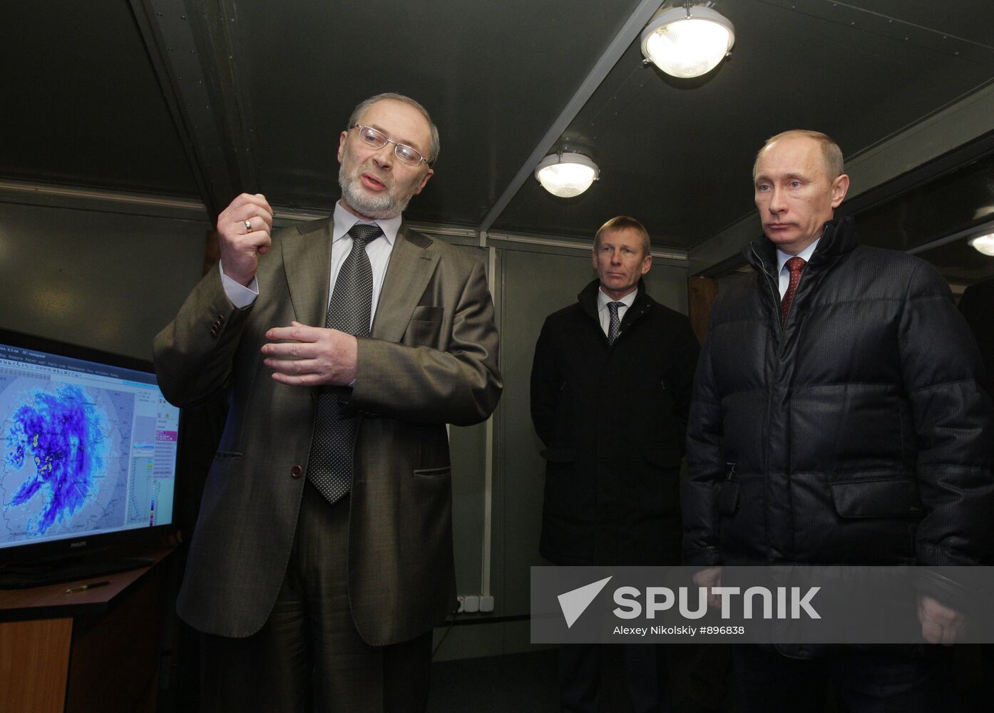 Vladimir Putin gets acquainted with weather radar in Valdai