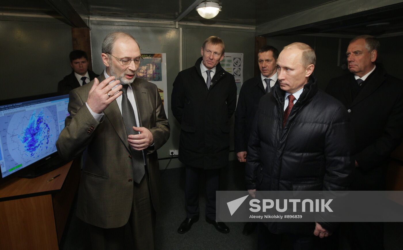 Vladimir Putin gets acquainted with weather radar in Valdai